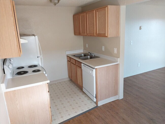 Building Photo - 2 Bedroom 1 Bathroom - Granvue Apartments