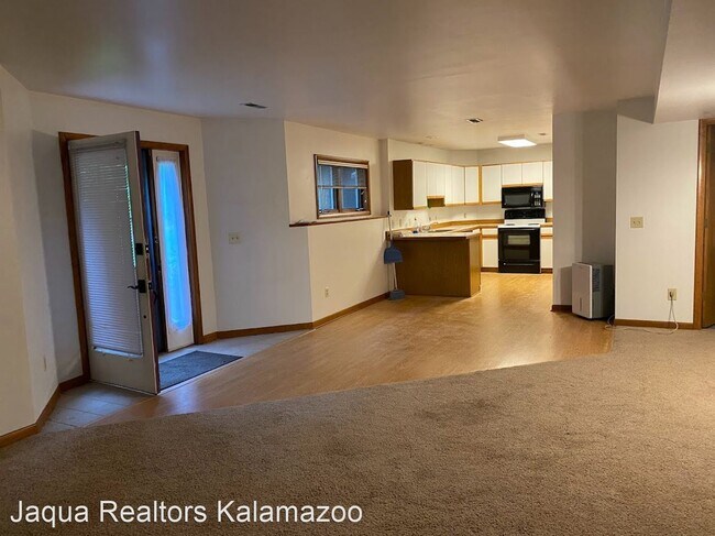 Foto del edificio - 3 br, 2 bath House - 7083 Douglas Ave