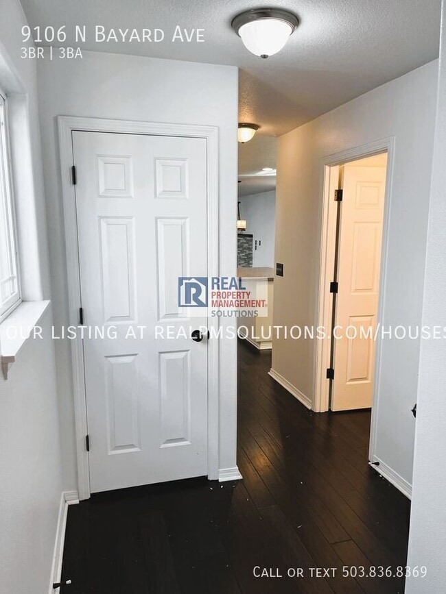 Building Photo - 9106 N Bayard Ave