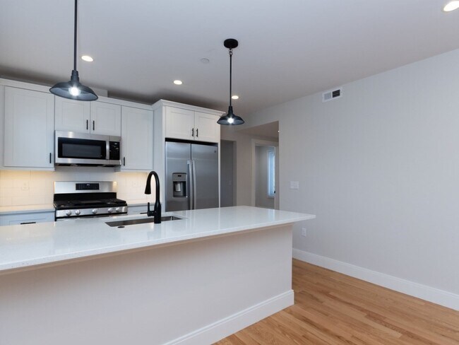 Building Photo - 5 Tovar St