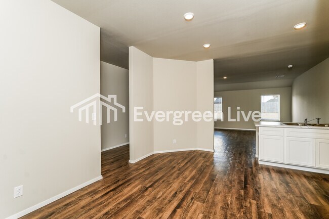 Building Photo - 23128 S Mae Dr