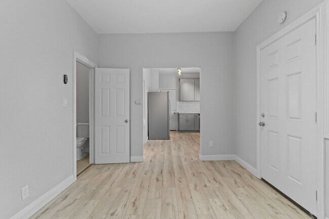 Foto del edificio - 338 E 7th St