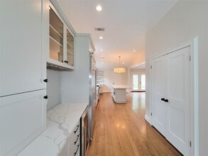 Building Photo - 6130 Valley Forge Dr