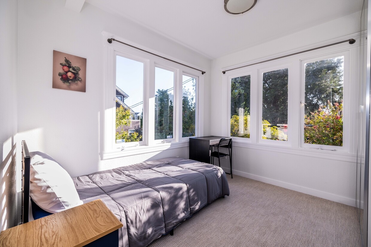 Foto principal - 2832 Derby St