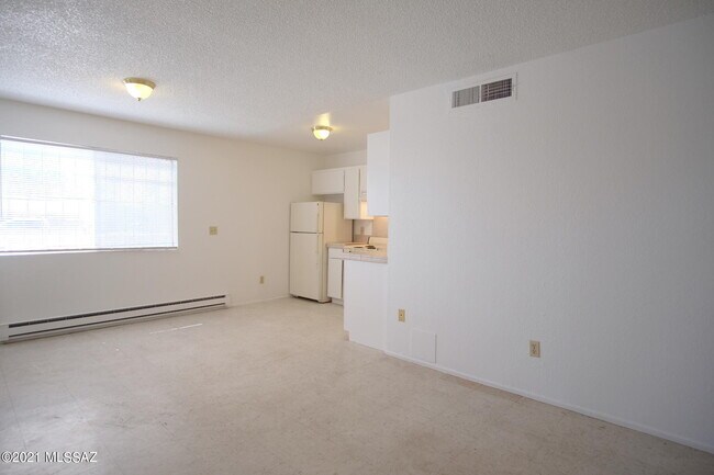 Building Photo - 2468 N Balboa Ave