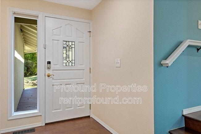 Building Photo - 9045 SW Pinto Ct