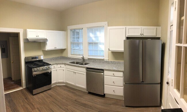 Foto del edificio - ?1704 18th Street -Walk to Lakebottom- New...