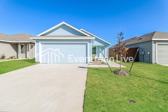 Building Photo - 220 Sycamore Pl