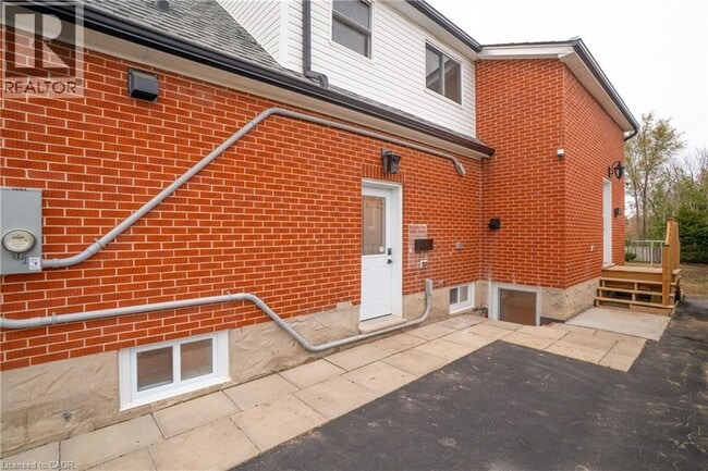 Building Photo - 22 Ash St