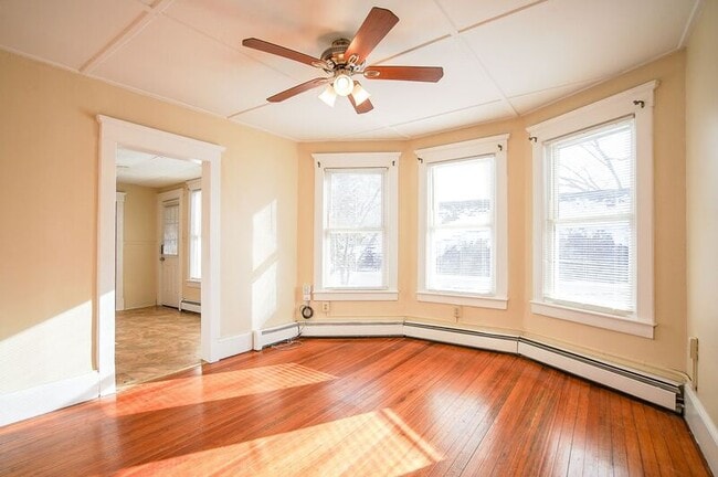 Building Photo - 15 Casimir St