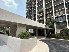 Building Photo - 5047 N Hwy A1A