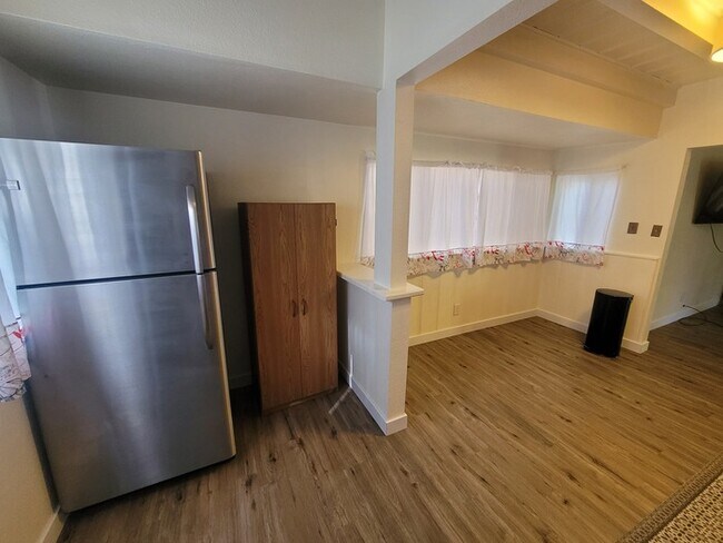 Foto del edificio - 438 Moreno Ln