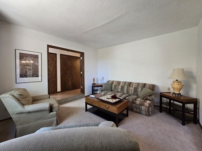 Building Photo - Turnkey Barranca Mesa Cul-de-sac Home