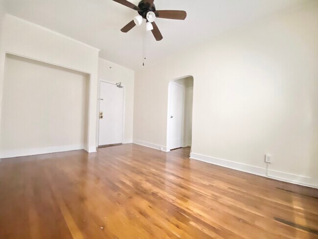 Foto del edificio - 447 S. Grand View St Los Angeles, CA 90057