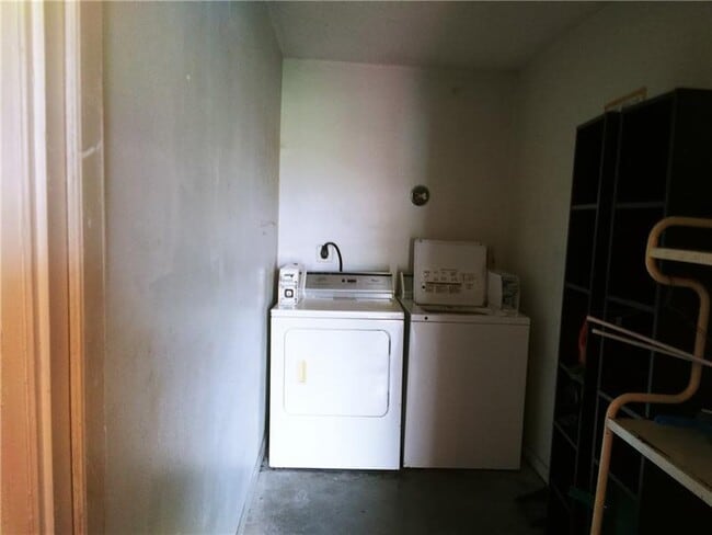 Building Photo - 2319 Johnson St