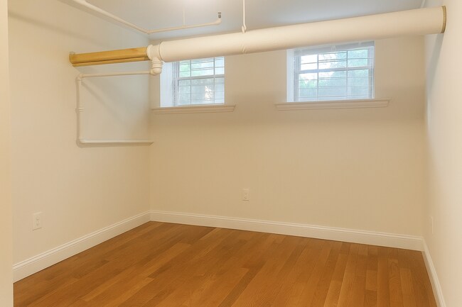 Foto del edificio - Large 3-Bed, 2-Bath Apartment in Brighton