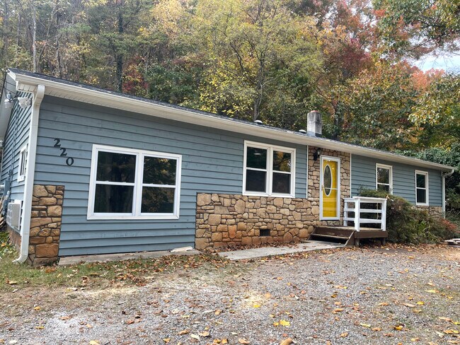 Building Photo - 220 Meredith Loop