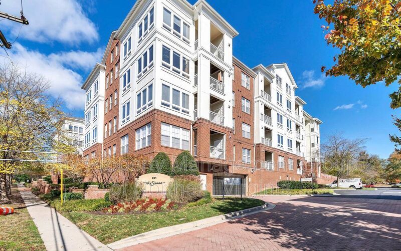 Foto principal - 801 S Greenbrier St