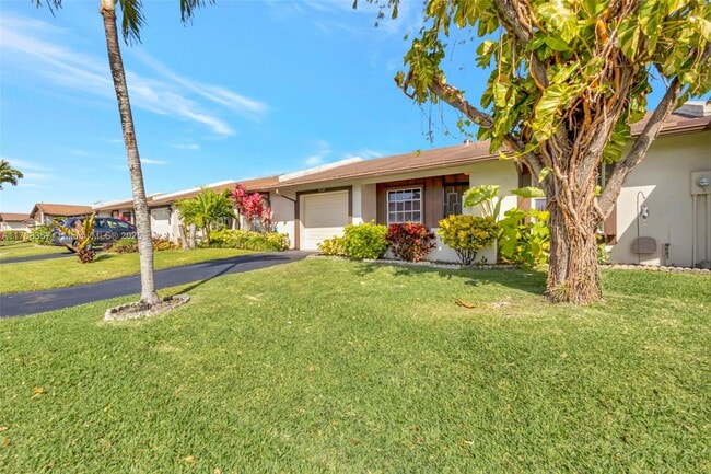 Building Photo - 5057 Forsythia St
