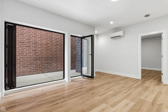 Foto del edificio - 1924 W Grand Ave