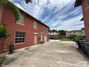 Building Photo - 227 Foresteria Dr