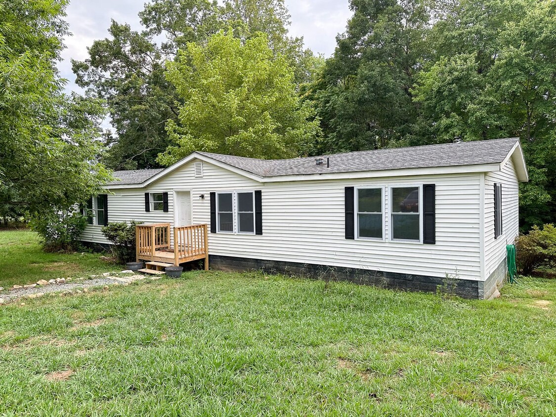 Primary Photo - 3 Bedroom 2 Bath Rental in Fluvanna County