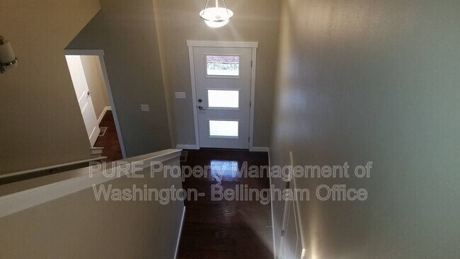 Building Photo - 704 Woodbury Wy