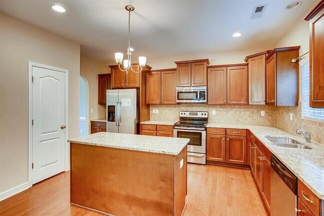 Building Photo - 144 Misty Woods Dr, Lake Wylie, SC, 29710