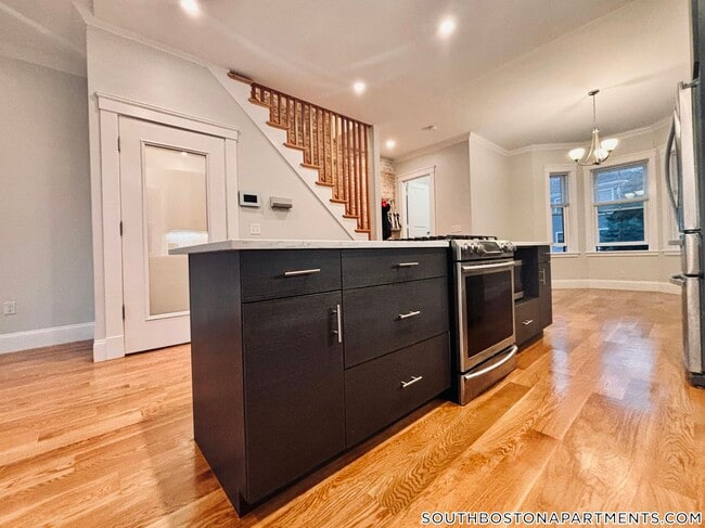 Building Photo - 799 E 4th St