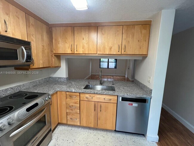 Building Photo - 252 City View Dr