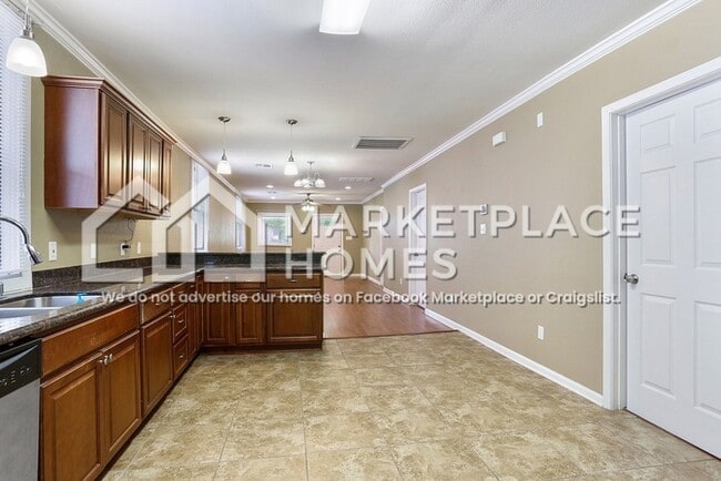 Building Photo - 2757 Lavender St