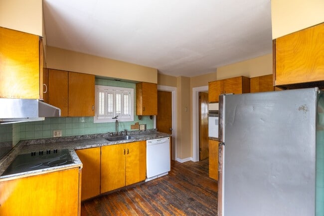 Building Photo - 4 Bedroom Single Family Cape