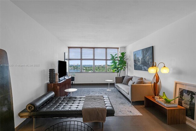 Foto del edificio - 7441 Wayne Ave