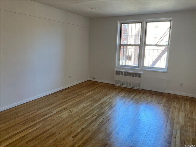 Foto del edificio - 142-27 Barclay Ave