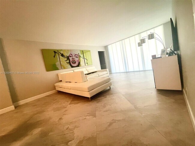 Foto del edificio - 2030 S Ocean Dr