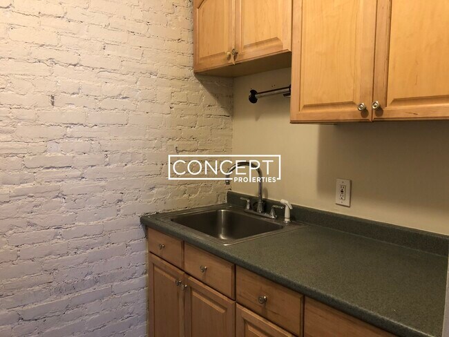 Building Photo - 896 Huntington Ave