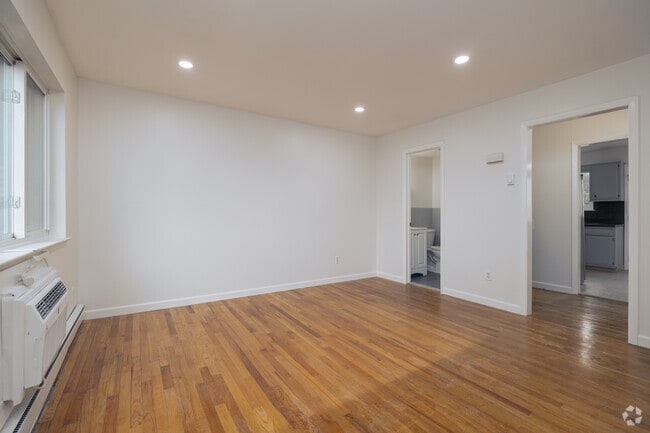 2BR, 1.5BA - 1300SF - Living Room - 20 N Taylor Condos
