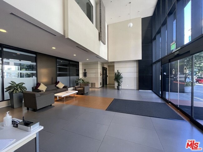 Building Photo - 1234 Wilshire Blvd