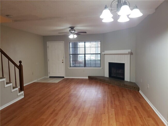 Foto del edificio - 302 Fairway Cir