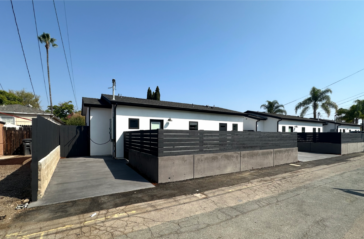 Foto principal - 8707-8709 Washington