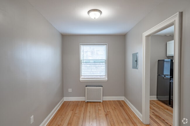 1BR, 1BA - 600SF - Dining Area - Parkside Place Apartments