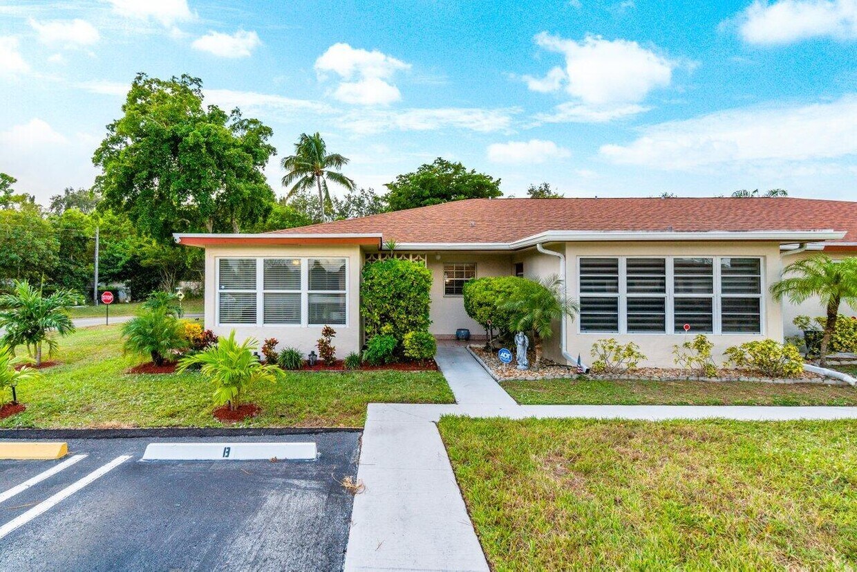 Foto principal - 4935 NW 2nd St