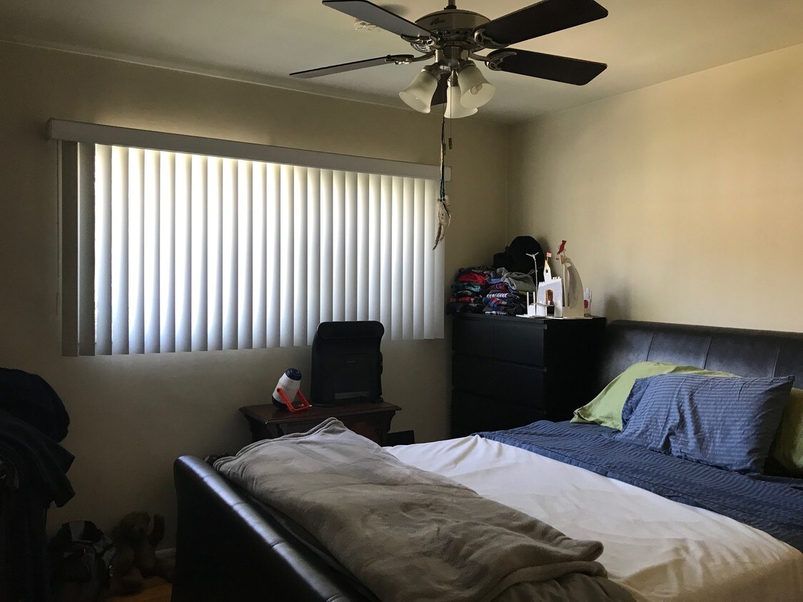 Foto principal - 6951 Kittyhawk Ave