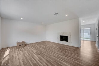Building Photo - 571 Greenbriar Townhouse Way