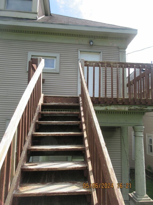Building Photo - 135 E Suttenfield