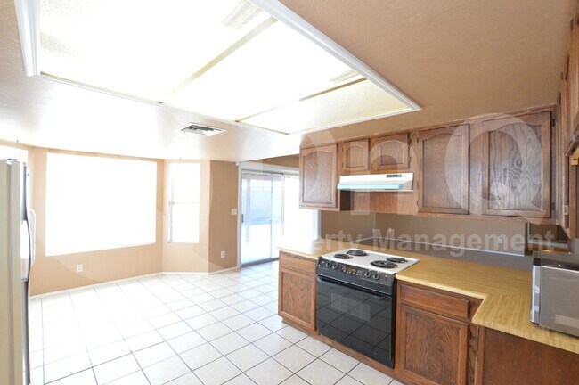 Foto del edificio - 1807 N Cheri Lynn Dr