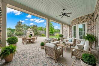 Building Photo - 2331 Bottlebrush Ln