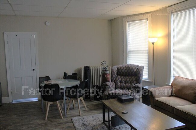 Foto del edificio - 328 N 6th St