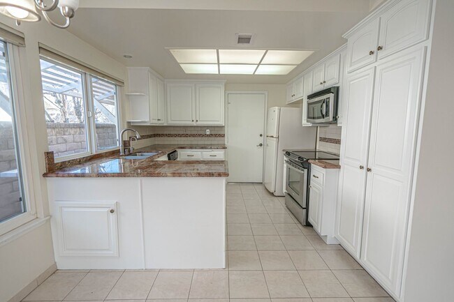 Foto del edificio - COMING SOON! Single Story 3 Bedroom Home F...