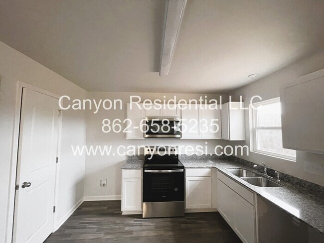 Building Photo - 706 Quail Ln